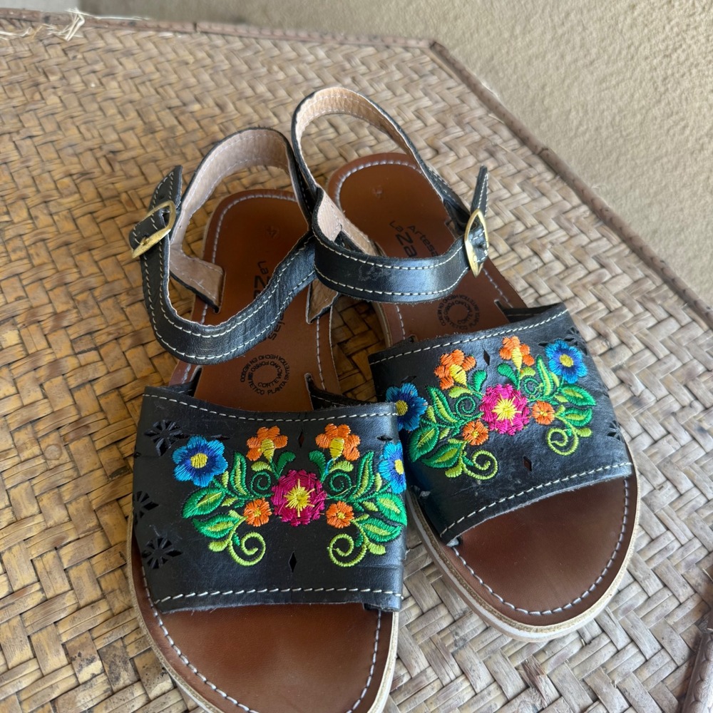 Artesanias La Zarca Mexican Floral Embroidered Black Leather Huarache Sandals 4